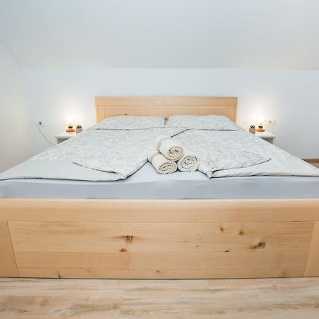Apartma Pri Bostjanu Шкофья-Лока Экстерьер фото